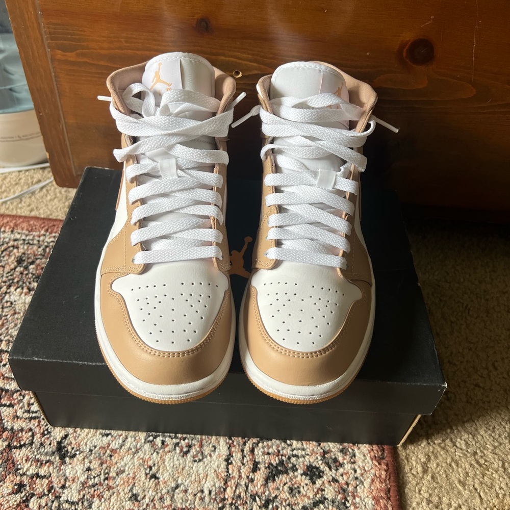 Air Jordan 1 MID